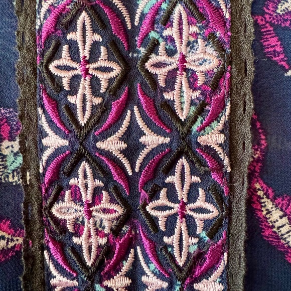 Belle by Kim Gravel Flutter Sleeve Floral Blouse - Size 3X - Picture 7 of 15